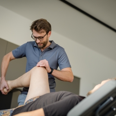 Orthopädie Arzt mit Patient