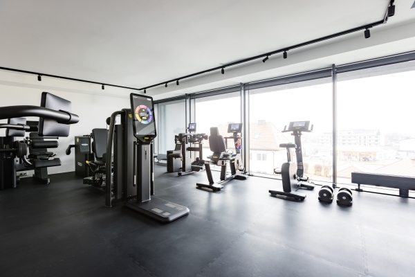 Modernes Fitnessstudio
